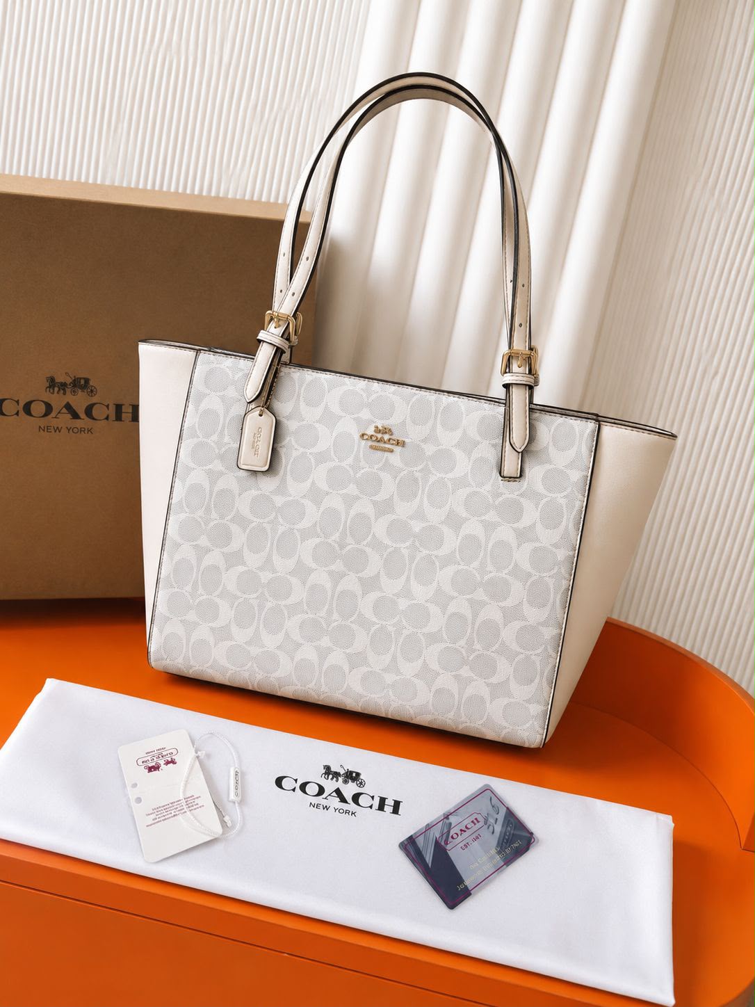Coa_h Signature Canvas Gallery Tote – Light Khaki & White Chalk