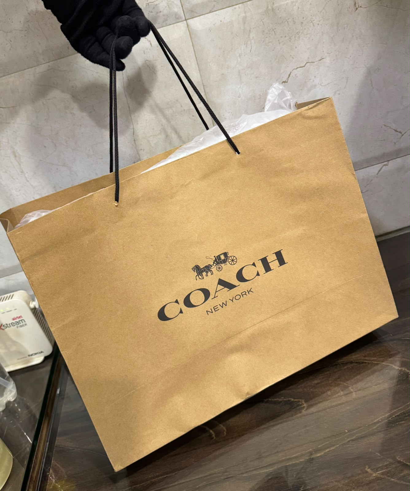 Coa_h Signature Canvas Gallery Tote – Dark Brown & Black