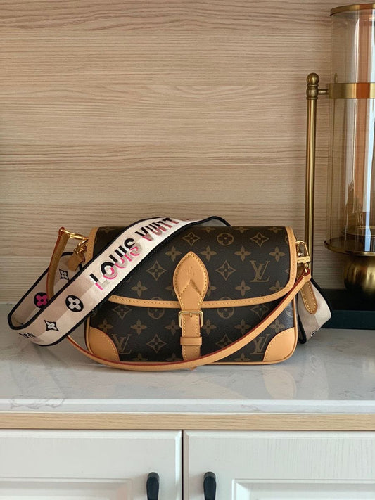 Lou_s Vuitton Classic Monogram Flap Bag with Wide Logo Strap