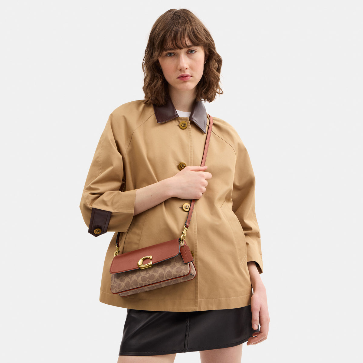 Coa_h Jet Shoulder Bag In Signature Canvas